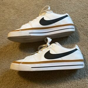 Nike Court Legacy Sneakers